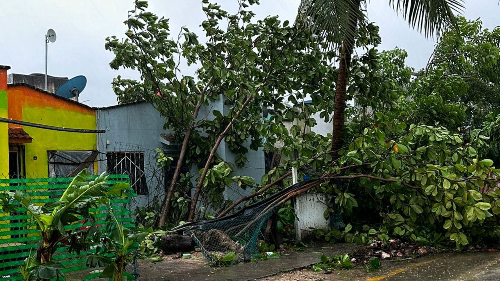 Galería de imágenes de Playa del Carmen después del paso del huracán Beryl